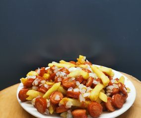 27. Pølsemix m. rå løg & karry ketchup 85,00 kr.